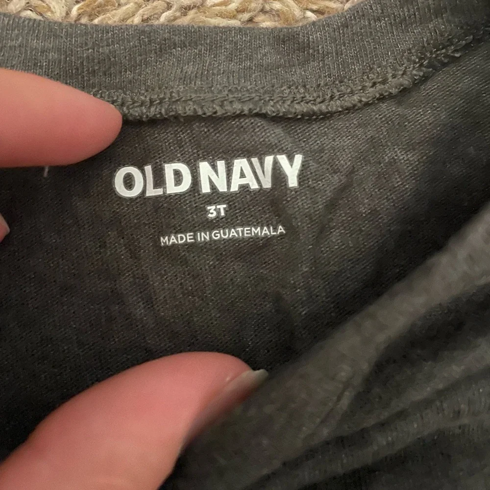 5/$20 Old Navy Halloween Dinosaur and Unicorn Long Sleeve